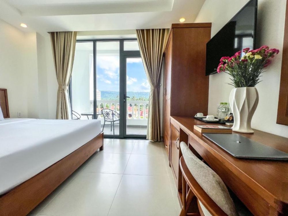 Superior DBL/TRPL, Homestead Sea View Phu Quoc 3*