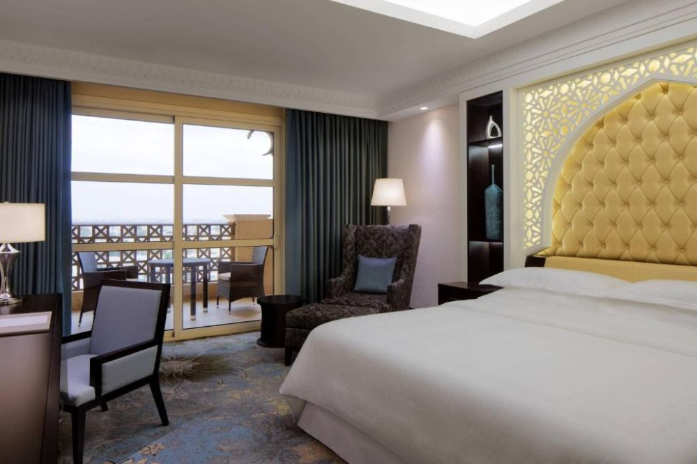 Deluxe Room with Balcony, Sheraton Sharjah Beach Resort & SPA 5*