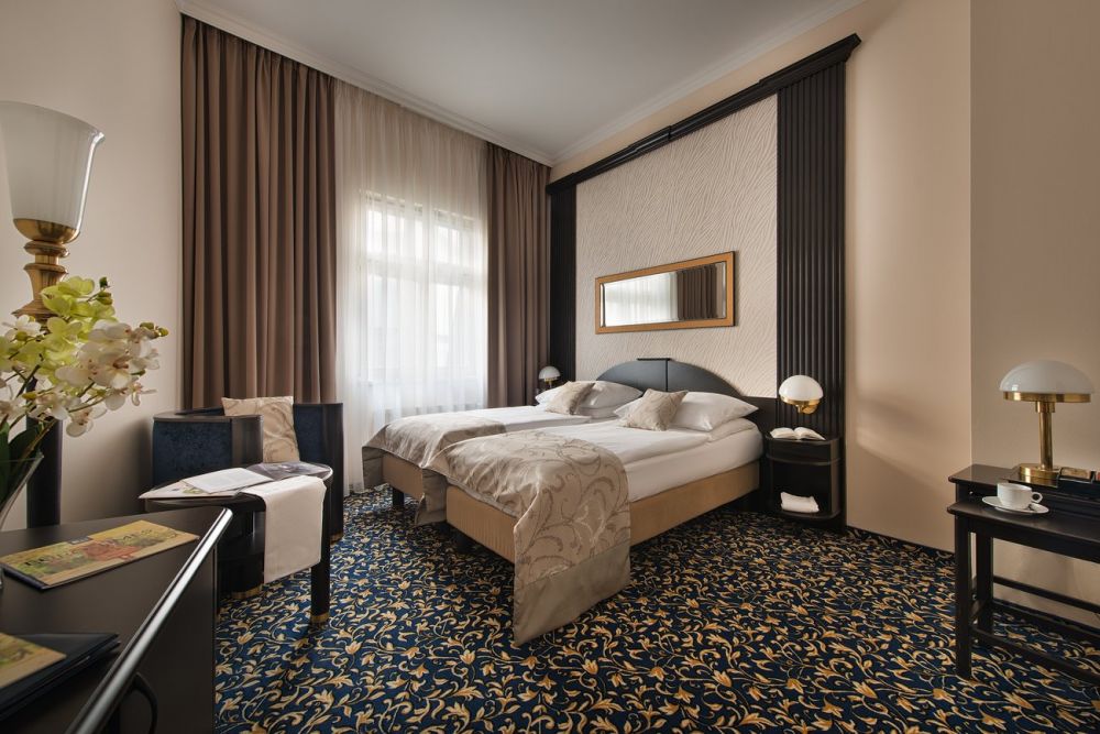 Double Business, Royal Esprit 4*