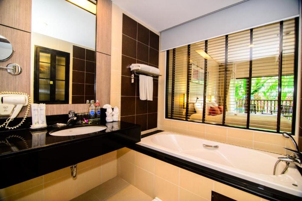 Deluxe Pool View, Deevana Plaza Phuket Patong 4*