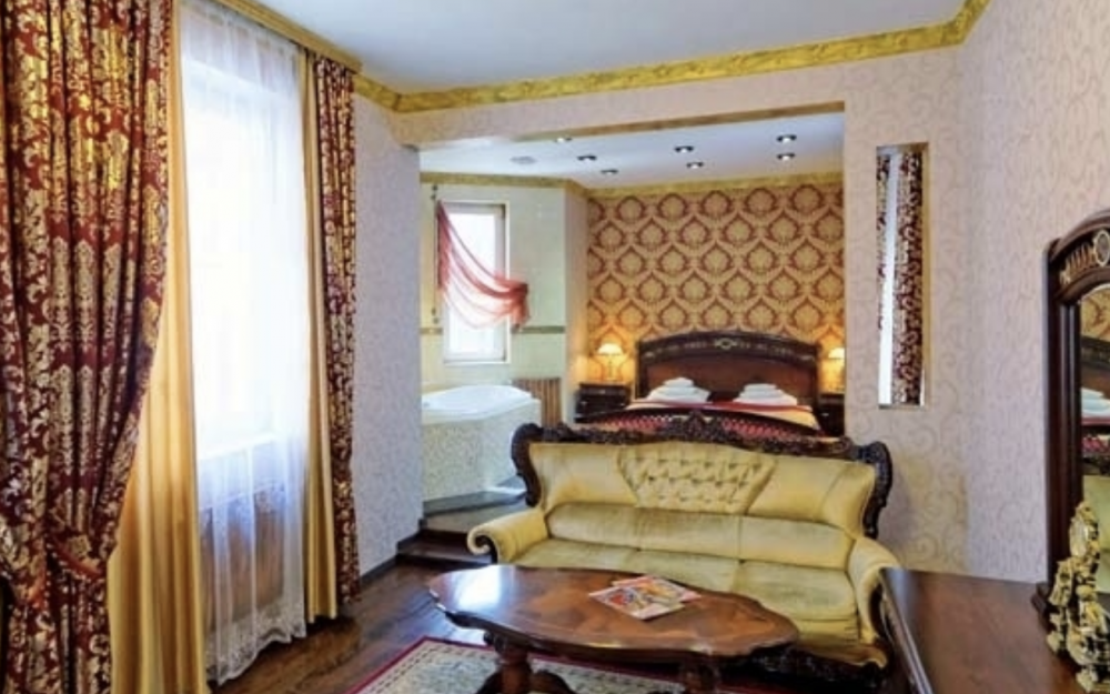 Королевский, Виктор 4*