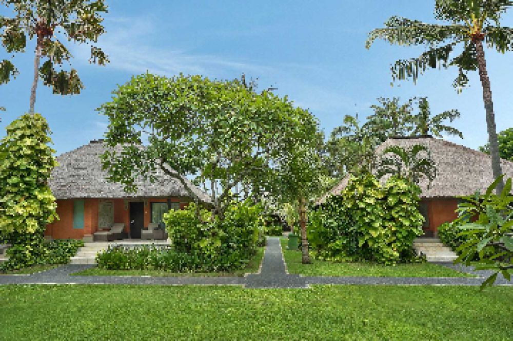 Deluxe Garden Bungalow, Legian Beach Hotel 4*