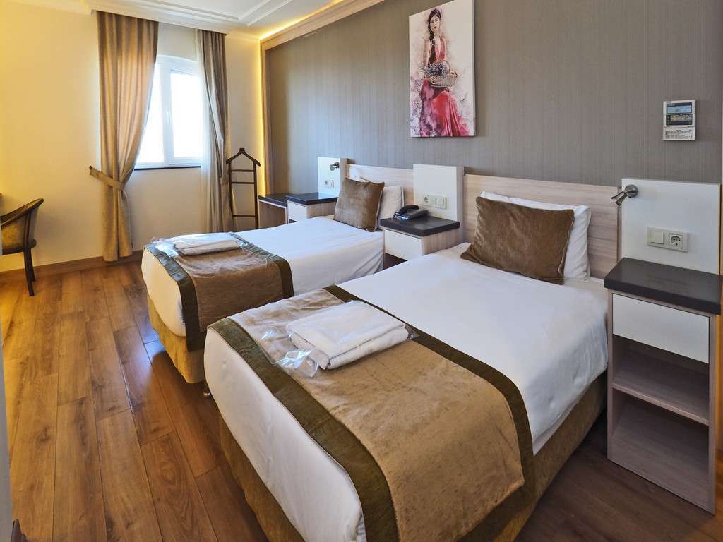 Standard, Bulvar Palas Hotel 4*