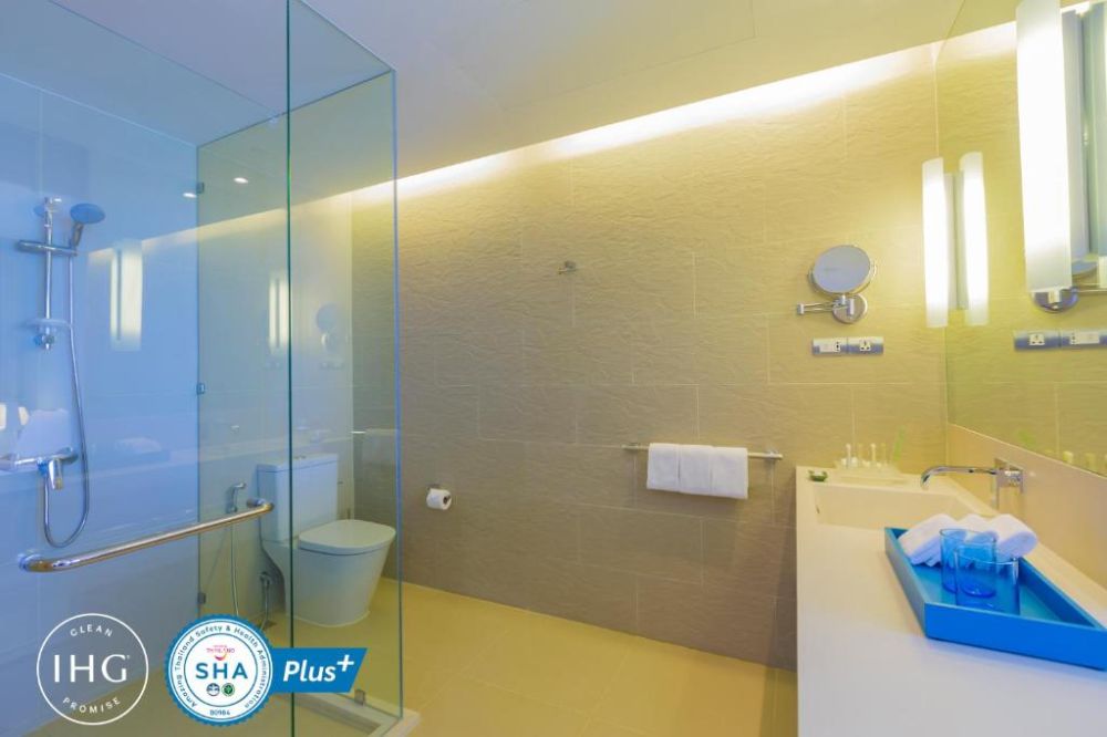 Standard With Club Access | Executive Tower, Holiday Inn Pattaya 5*