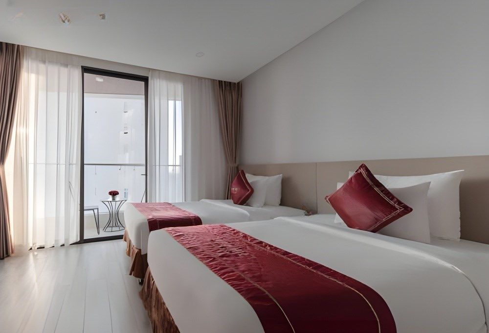 Premier TRPL SV with balcony, LeMore Hotel Nha Trang 4*
