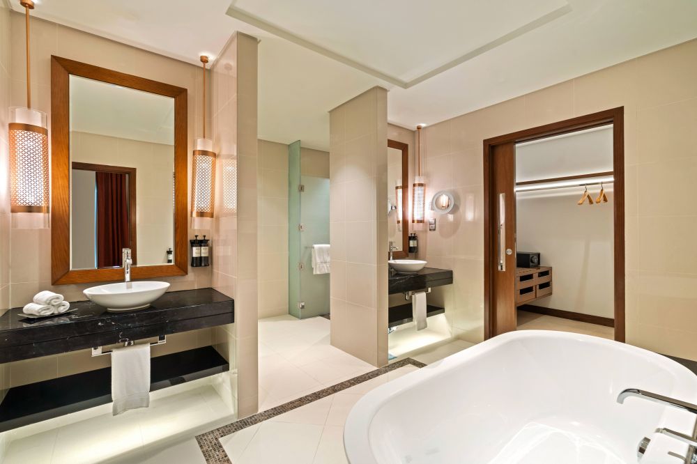 One-Bedroom Deluxe Suite, Rixos Marina Abu Dhabi 5*