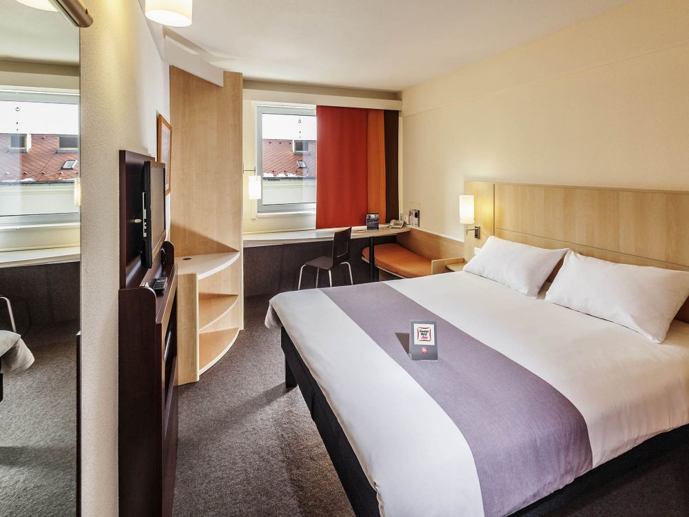 Double Standard, Ibis Praha Wenceslas Square 3*