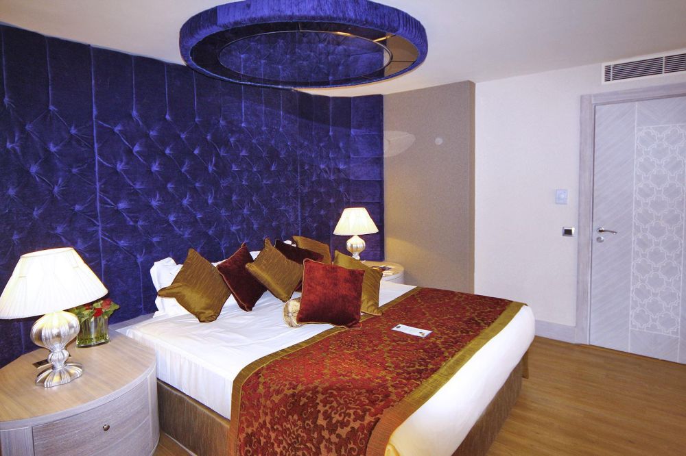 Junior Suite, Royal Alhambra Palace 5*