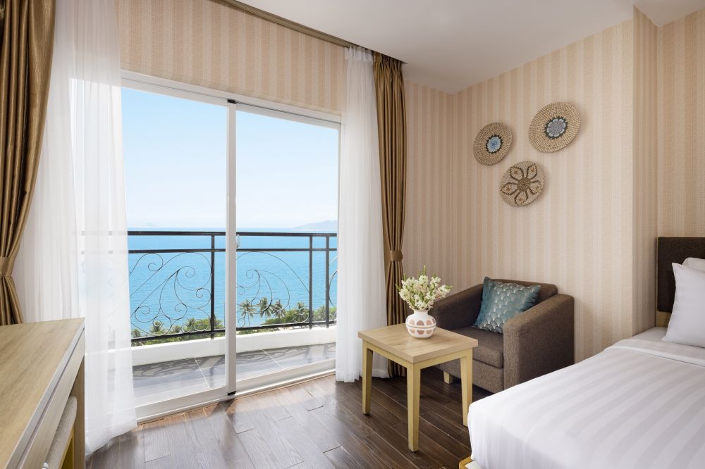 Deluxe Sea View with Balcony, DB Hotel Nha Trang 3+