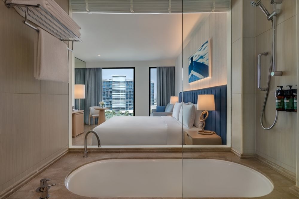 Standard Plaza View, Crowne Plaza Abu Dhabi Yas Island 4*