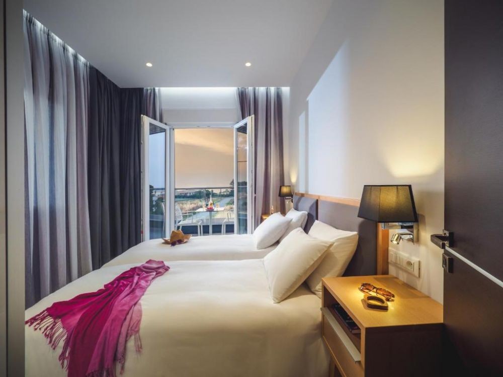 Superior Villa, Elysian Suites CHC 4*