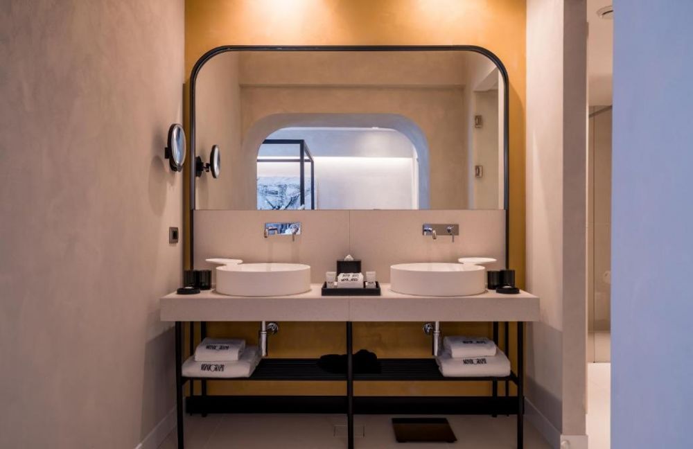 Standard King, Monograph At Freedom Square 5*