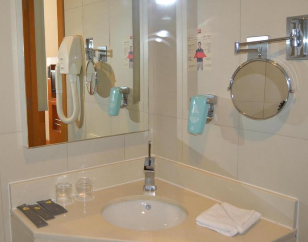 Standard Room, Ibis Abu Dhabi Gate 3*