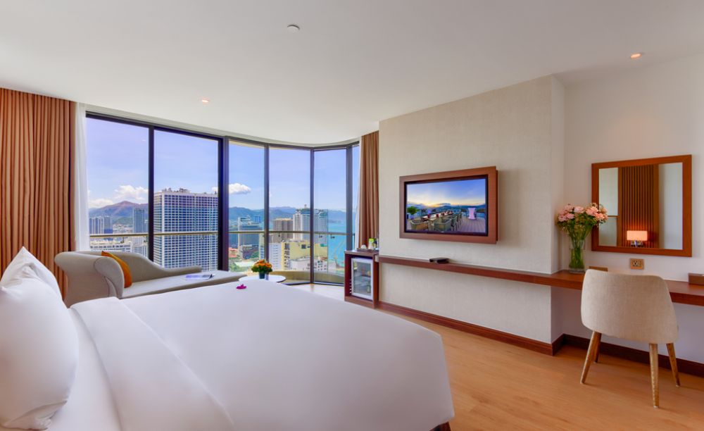 Grand Deluxe Balcony Partial Sea View, Regalia Gold Hotel Nha Trang 5*