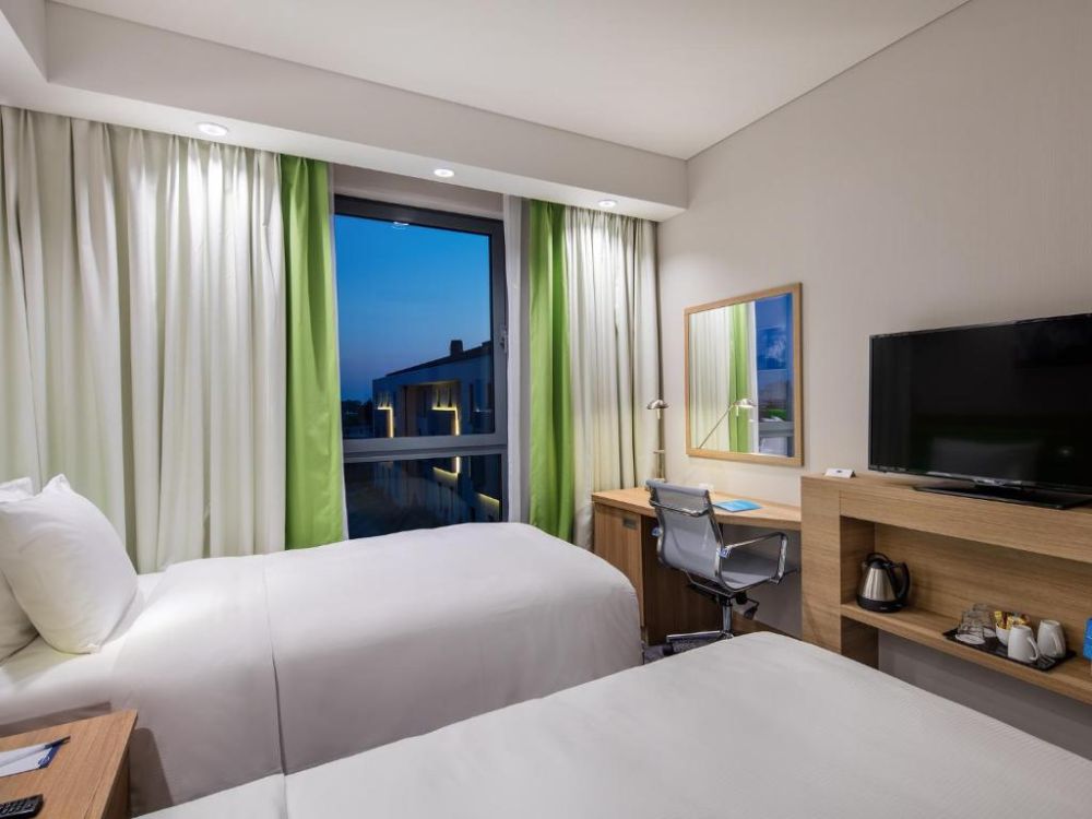 Standard Room, Hampton by Hilton Istanbul Zeytinburnu 4*