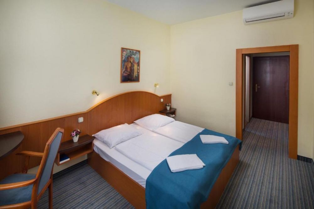 Economy, Benczur Hotel 3*