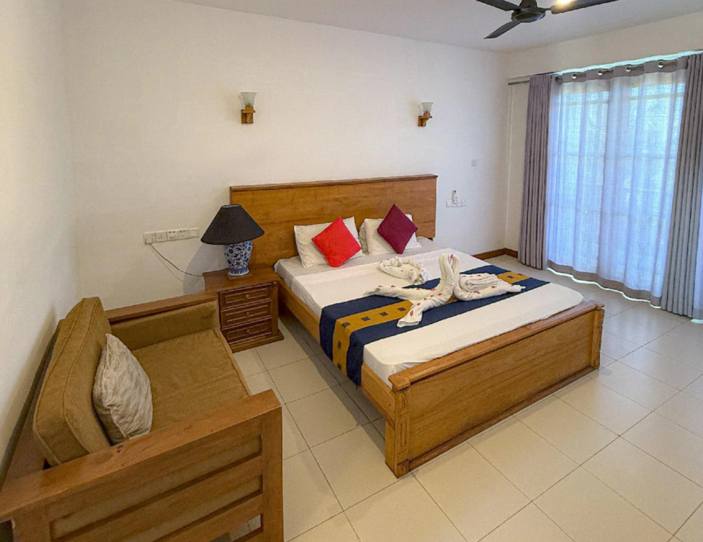 Deluxe Sea View non AC/with AC, Serendib Beach Hotel 3*