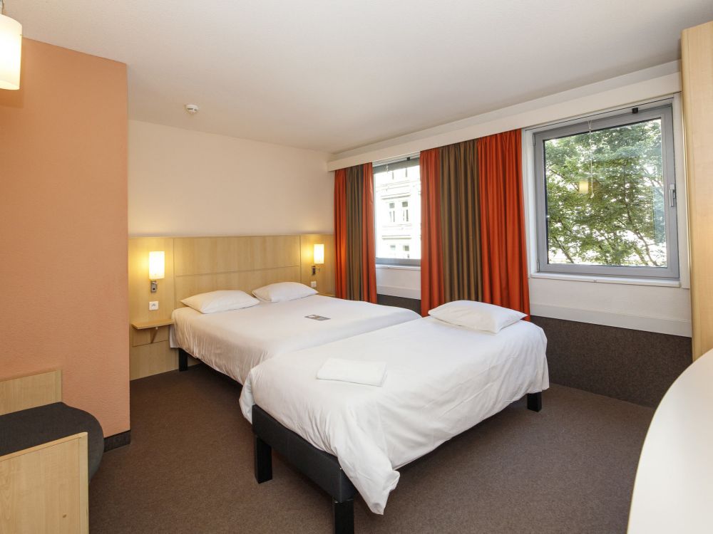 Double Standard, Ibis Praha Wenceslas Square 3*