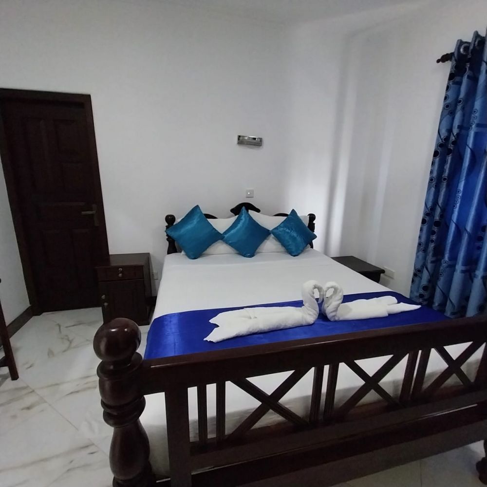 Deluxe AC, Italia Hotel Ambalangoda 2*