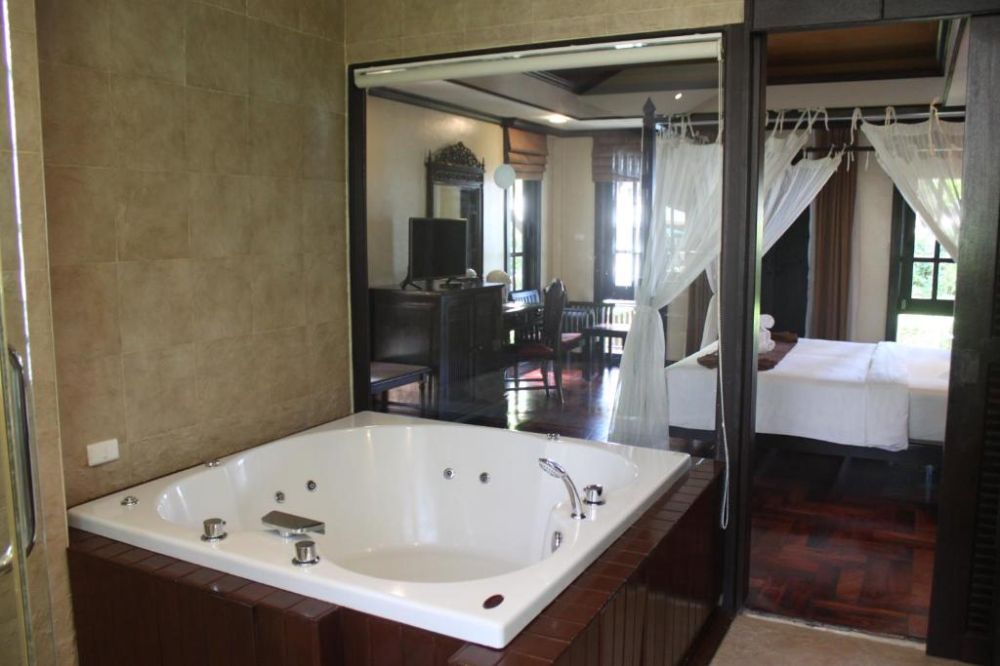 Deluxe Jacuzzi, Khao Lak Palm Beach 4*