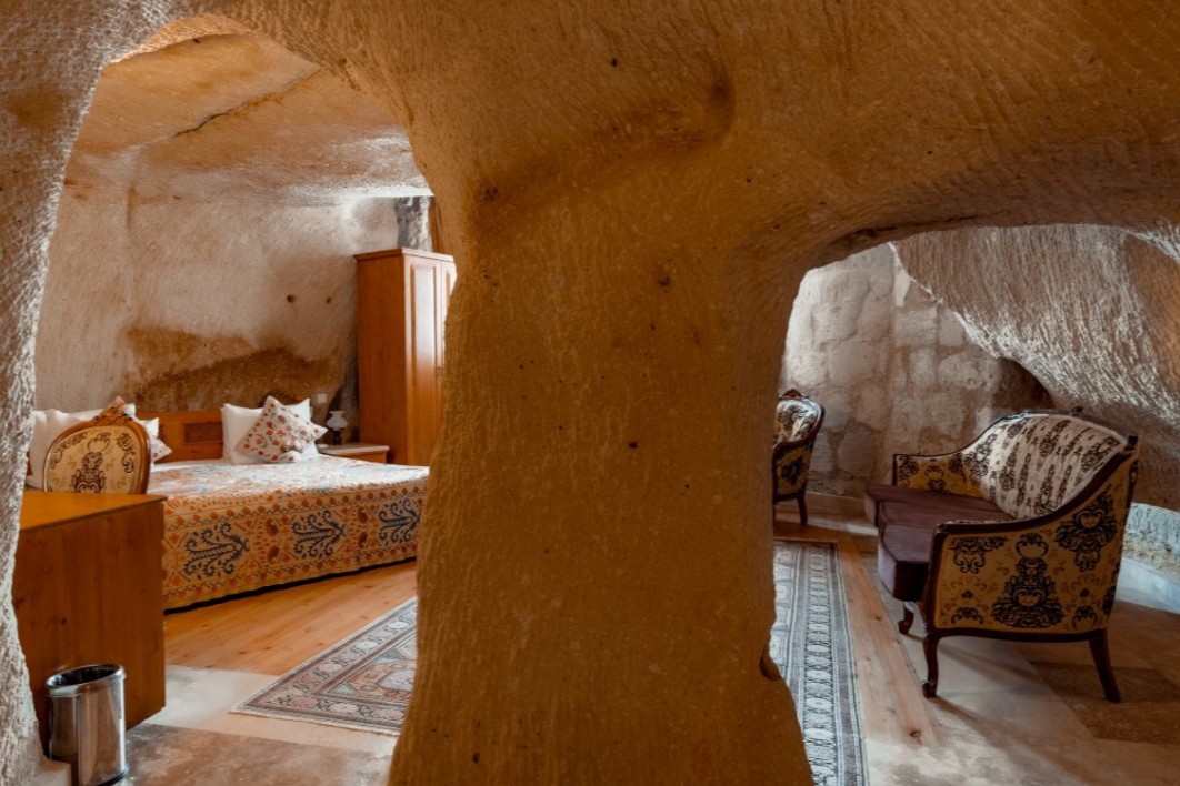 Jakuzzi suite, Amber Cave Suites 3*