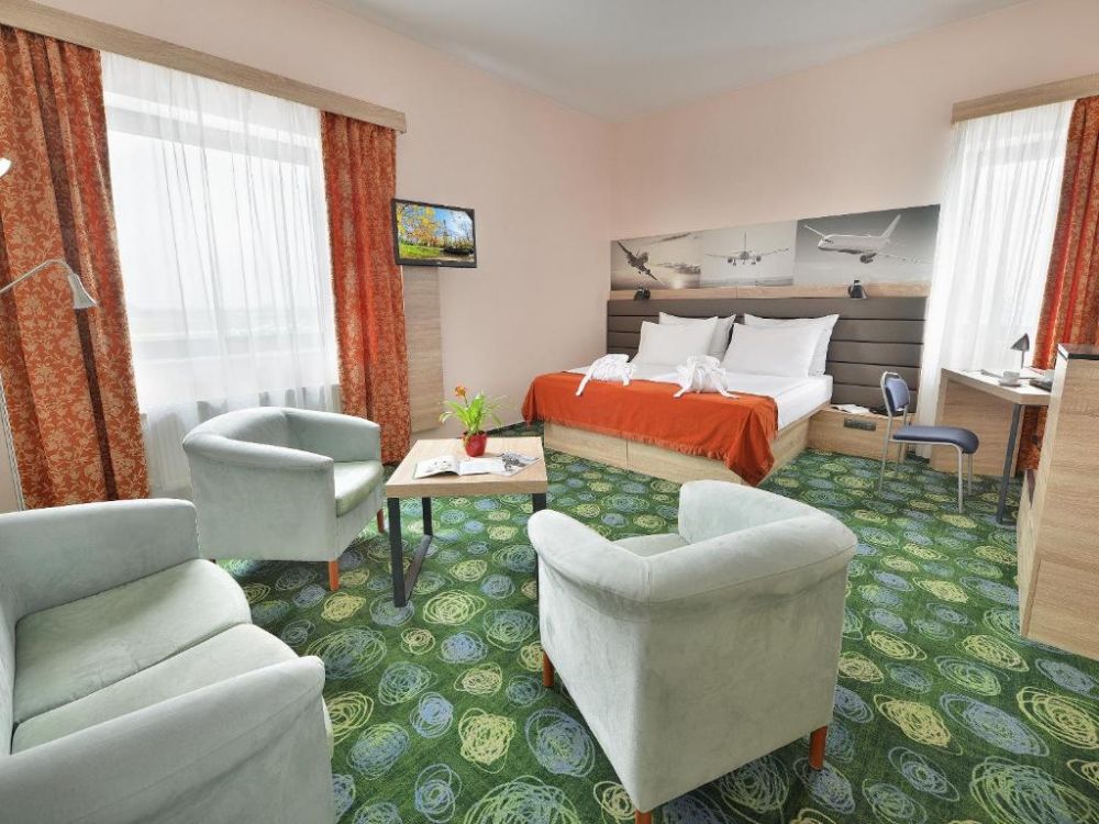 Junior Suite Superior, Ramada Airport Prague 4*