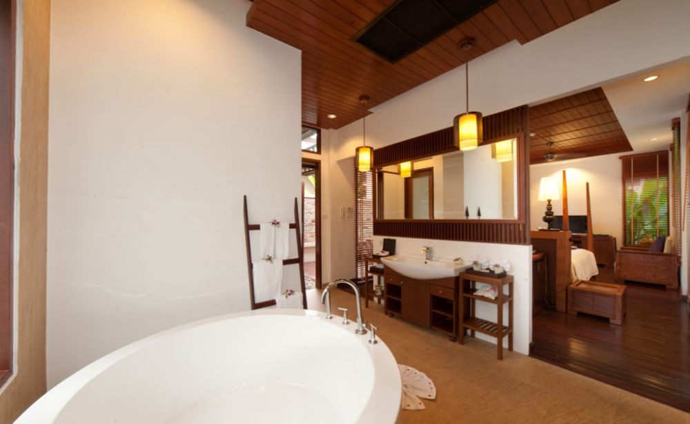 Jacuzzi Suite, The Sarann 4*