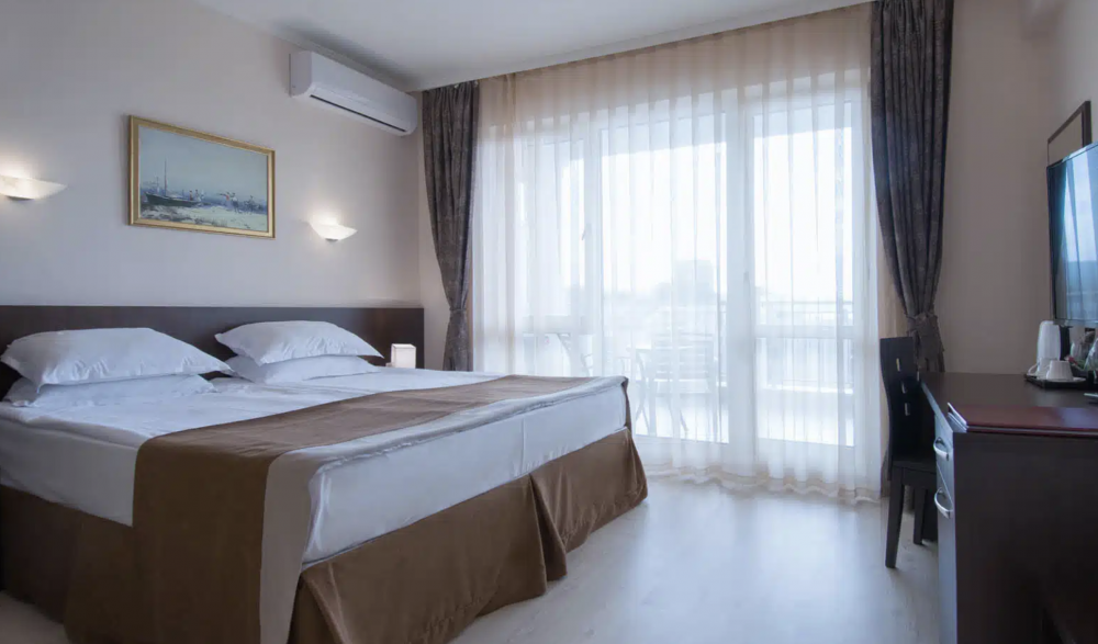 Double Standard, Rome Palace Deluxe 4*