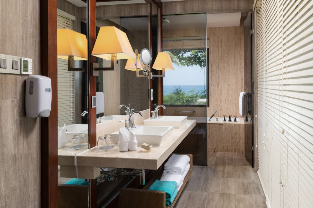 Deluxe Ocean Front Villa, Sheraton Sanya Resort 5*