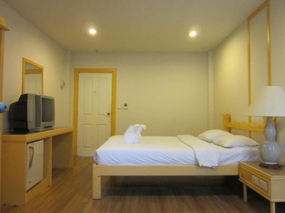 Standard, Deeden Pattaya Resort 2*