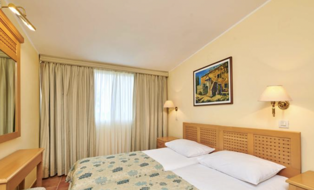 CLASSIC APARTMENT FOR 4 + 1 PERSON, Apartments Bellevue Plava Laguna 4*