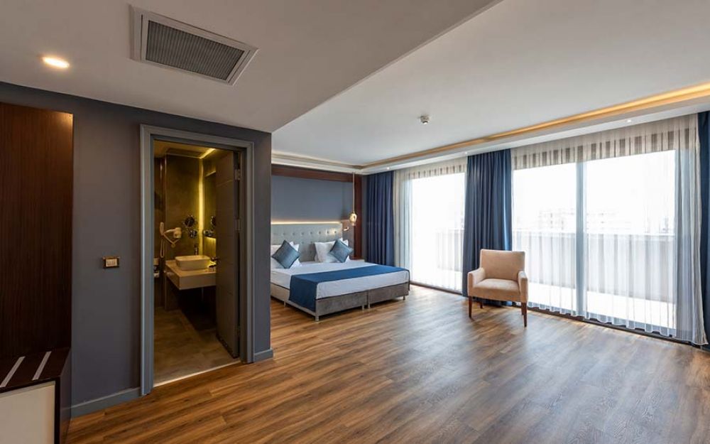 Standard, Nova Plaza Crystal Hotel 4*