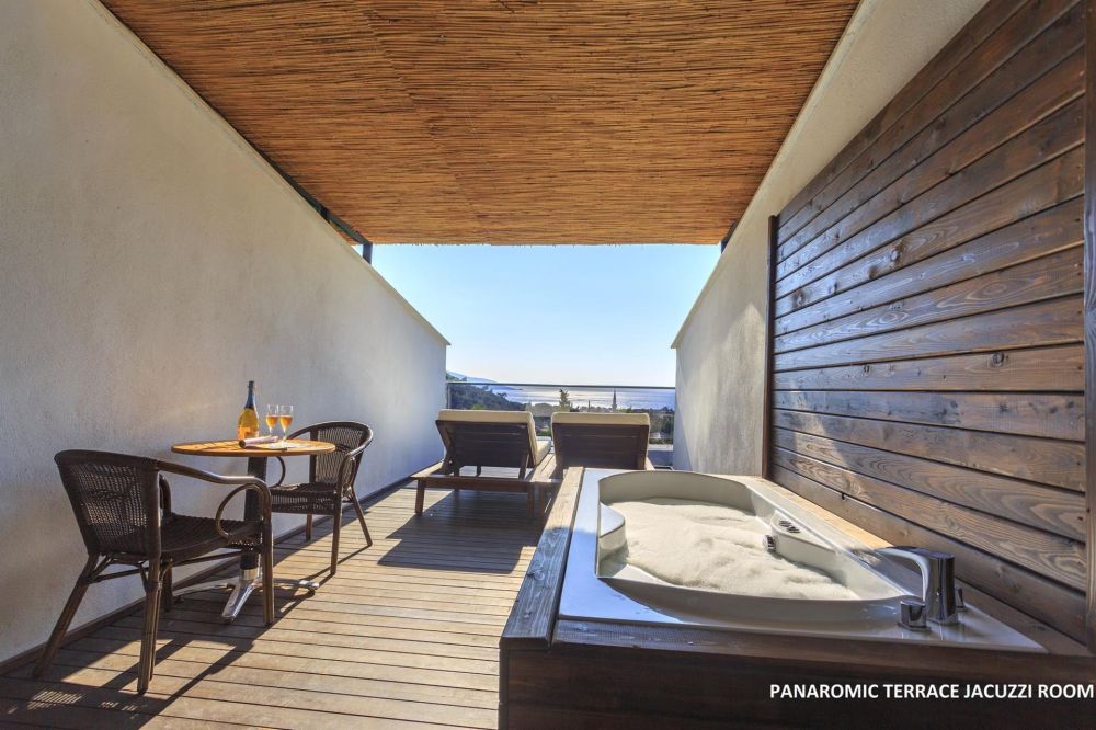 Panoramic Terrace Jacuzzi, Manaspark Deluxe Hotel 4*