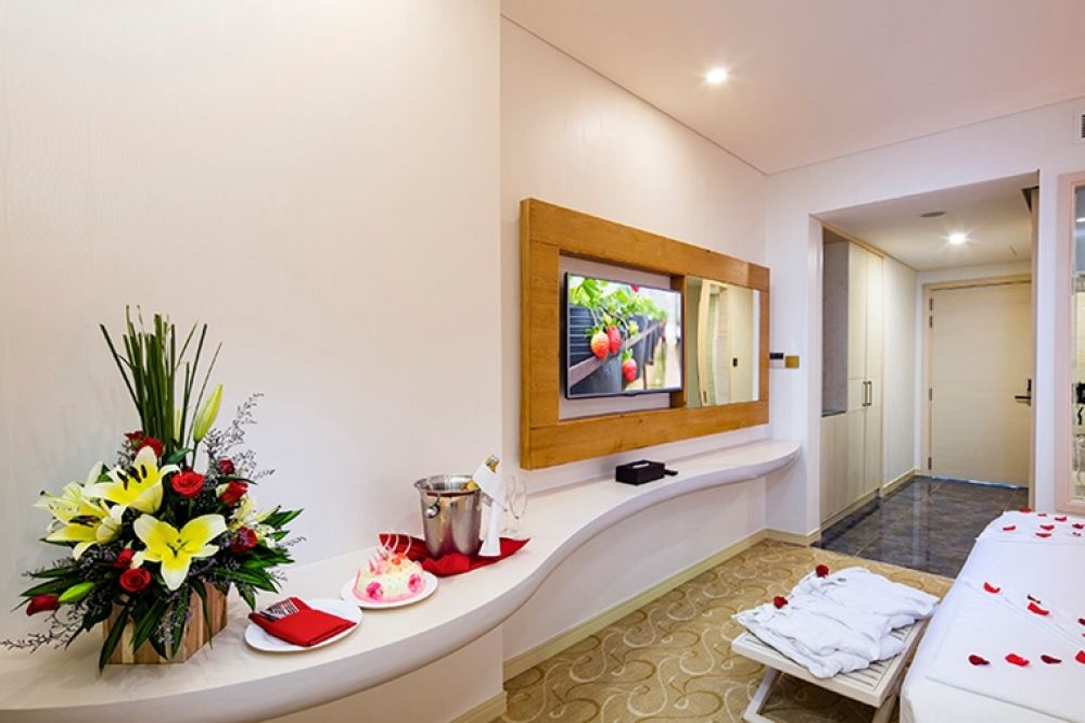 Grand Room, Diamond Bay Hotel 5*