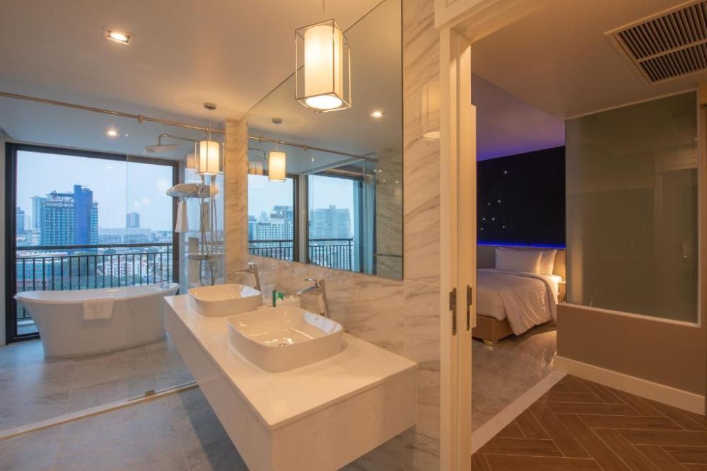 Deluxe Suite Room Dee Tower, D-Beach Pattaya Discovery Beach Hotel 4*