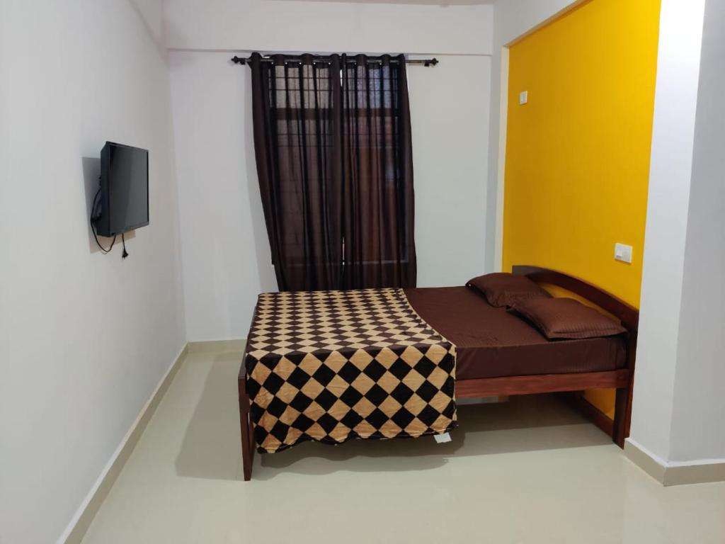 Deluxe Non AC, Prakash Holiday Inn (ex. Rishi House) 