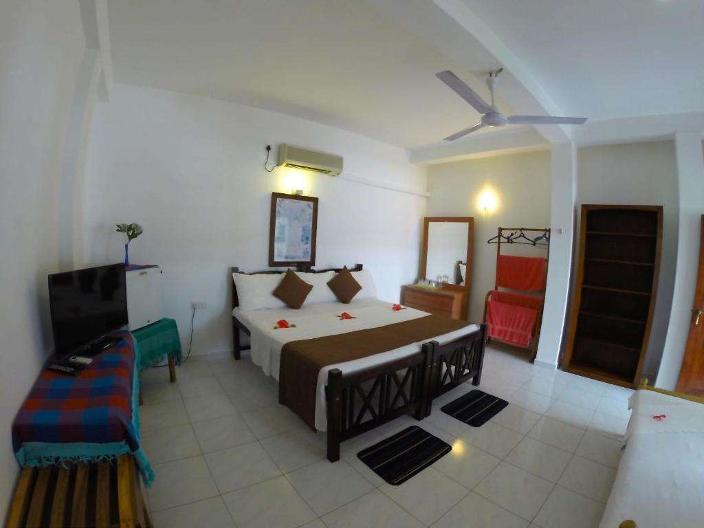 Triple Room, Royal Beach Hotel & Restaurant 2*