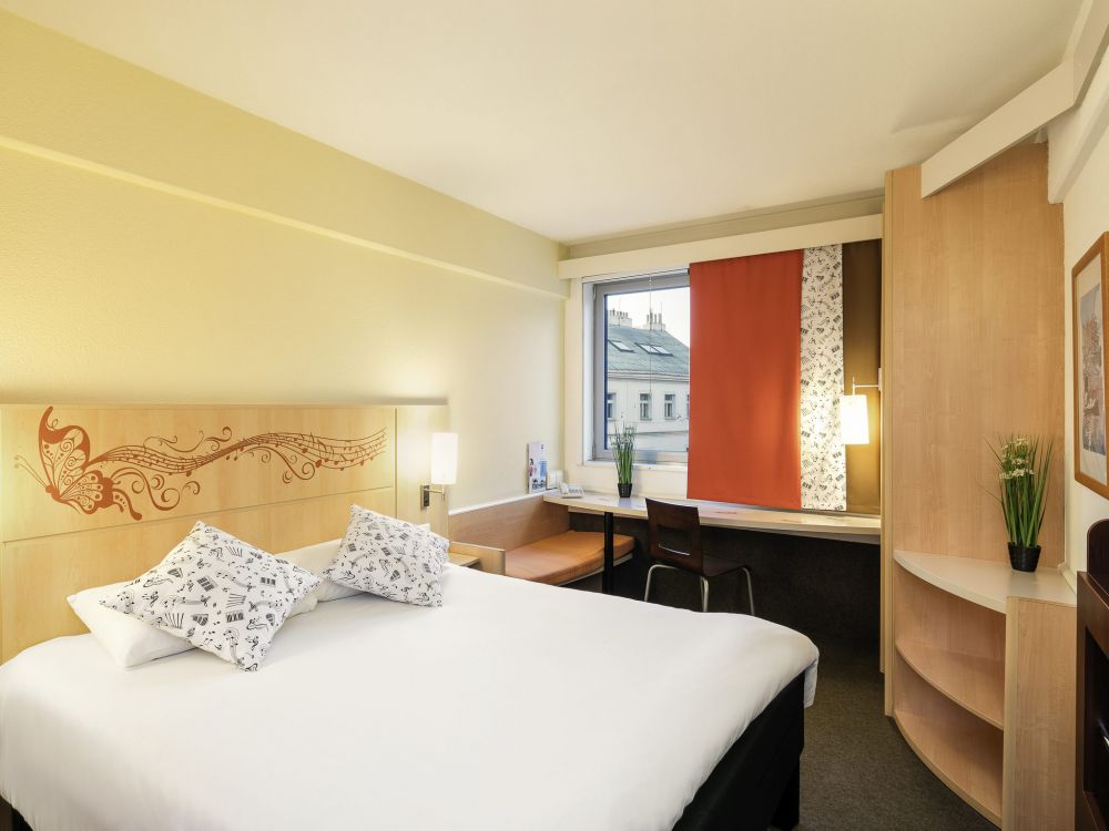 Double Standard, Ibis Praha Wenceslas Square 3*