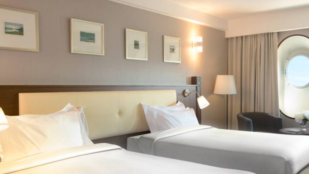 Deluxe Room, Queen Elizabeth 2 Hotel 4*