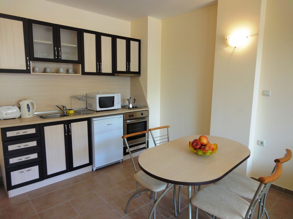One Bedroom Apartment, Summer Dreams 