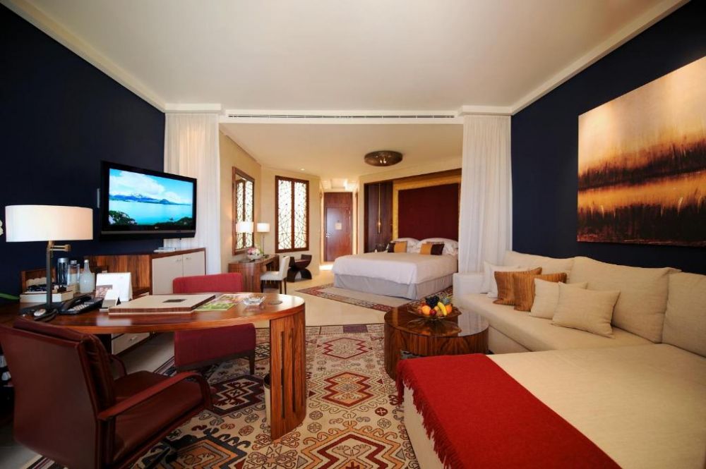 Signature Room, Raffles Dubai 5*