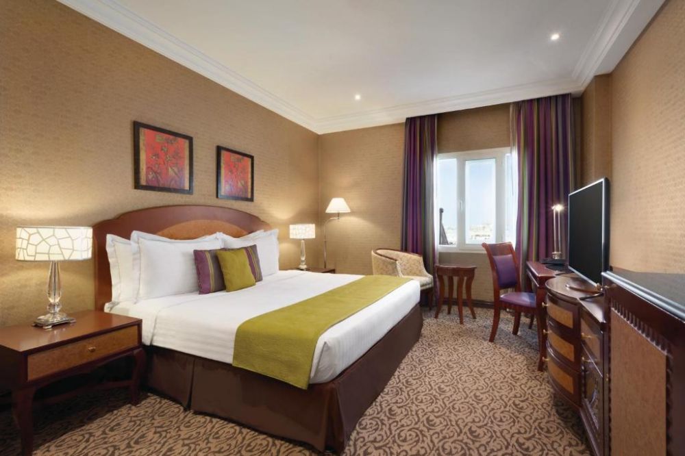 Deluxe Room, Wyndham Grand Regency Hotel 5*