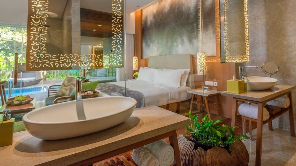 Impressive Lagoon Pool Suite, Maya Sanur Resort & Spa 5*