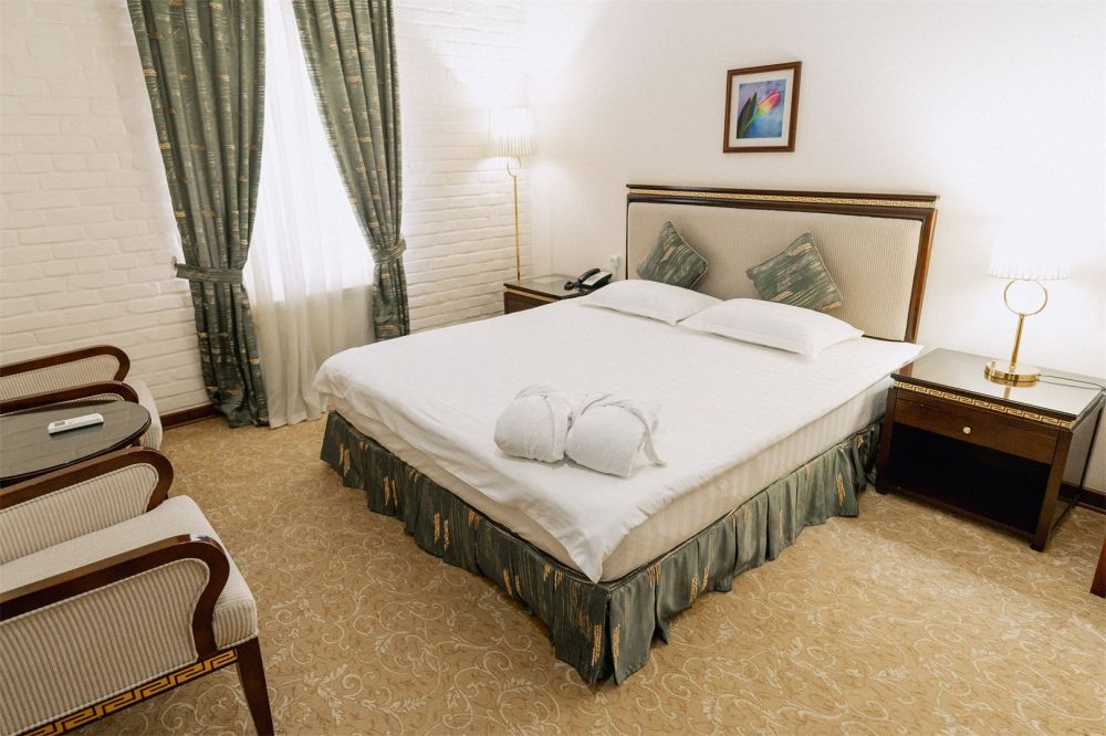 Lux Room, Sharq 3*