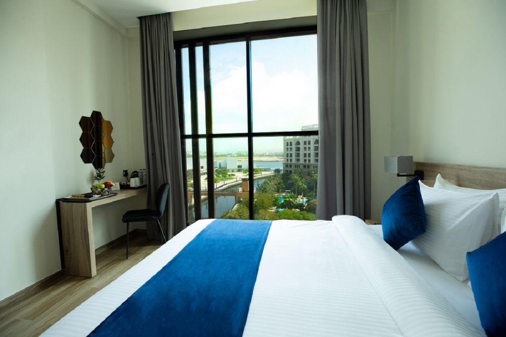 Deluxe Room, Grand Kingsgate Waterfront By Millennium Hotel 4*