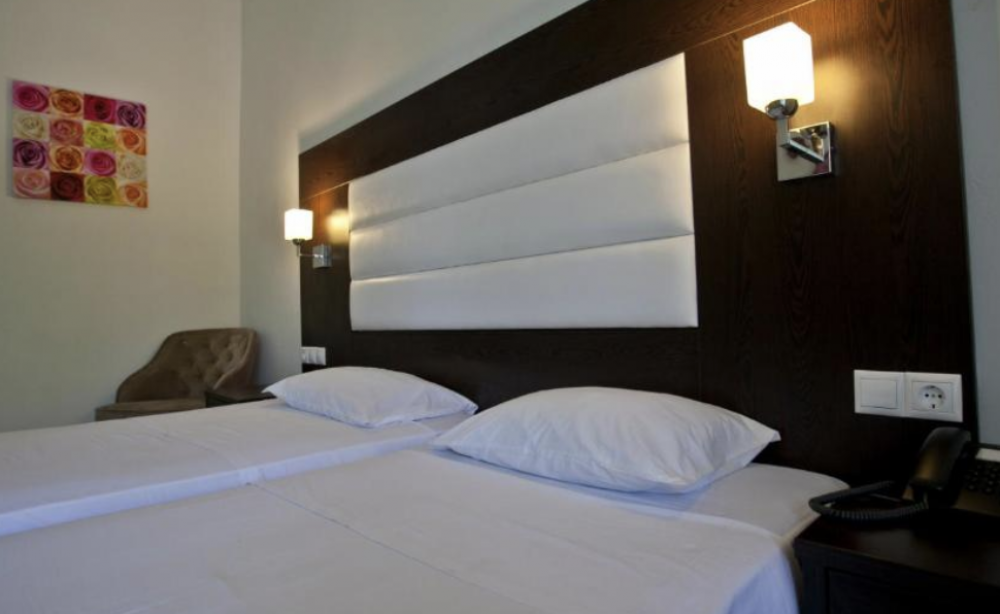 Quadruple Room, Sivila Hotel 3*