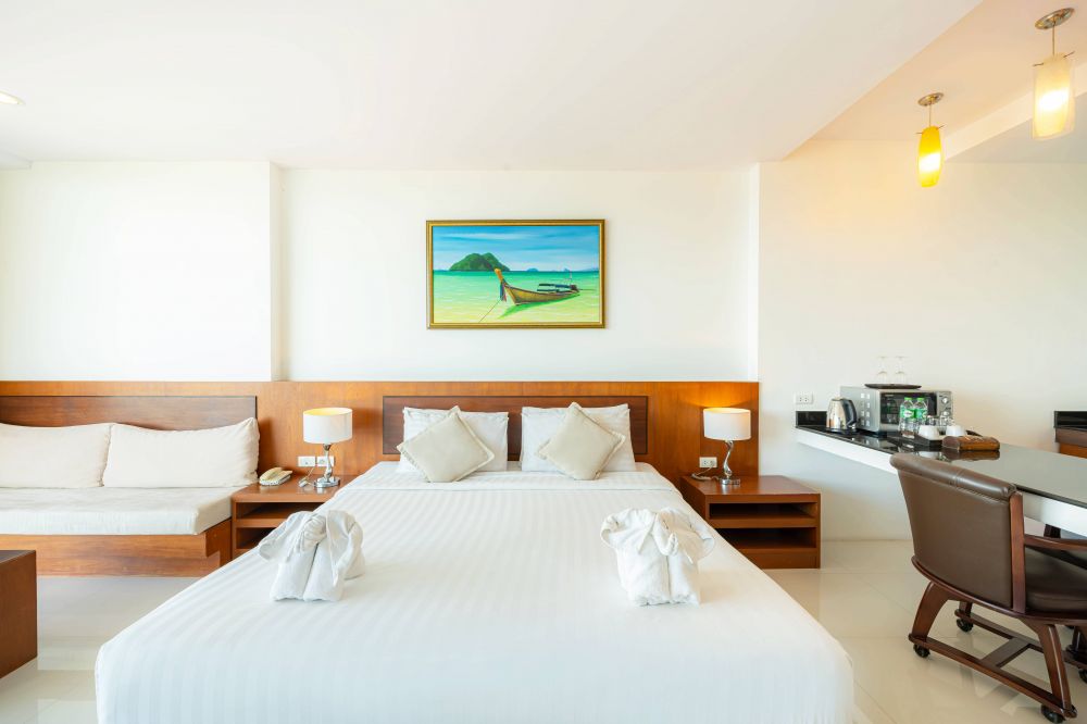 Jacuzzi Suite Sea View, The View Rawada Phuket 4*