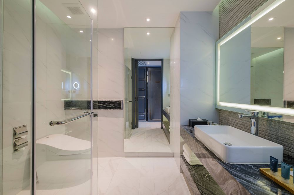 Deluxe Sky Bath, Wyndham Grand Nai Harn Beach Phuket 5*