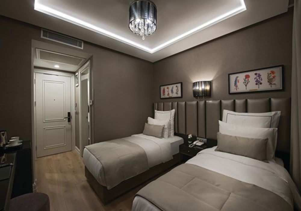 Economy room, Le Petit Palace Hotel 4*