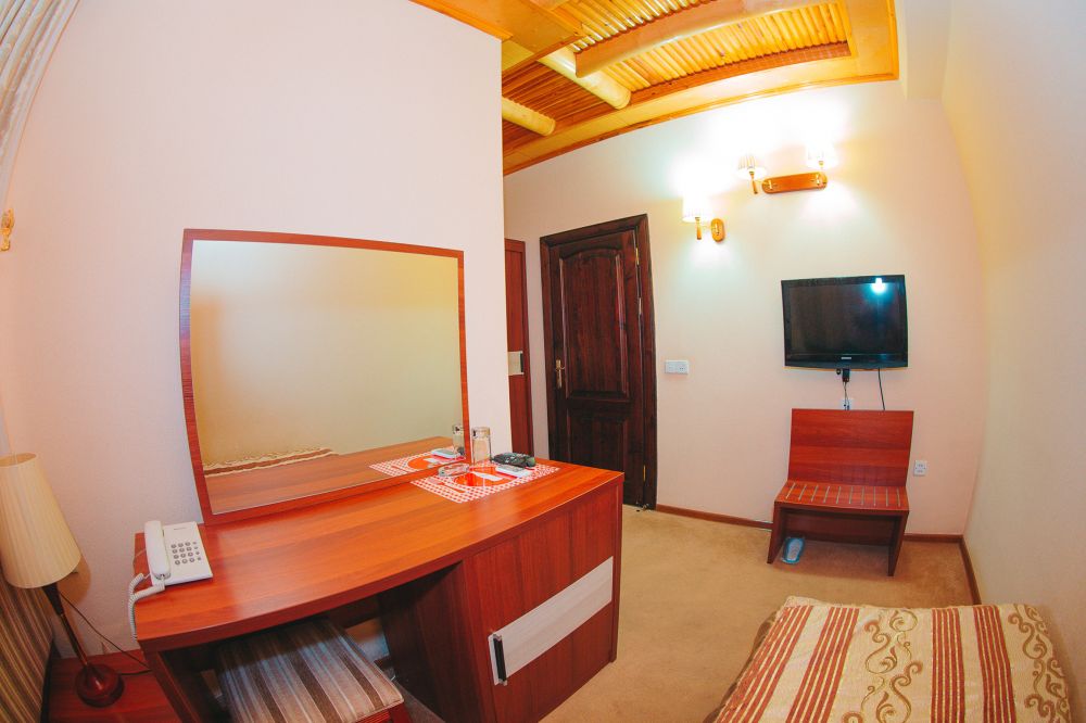 Single Room, Arba 3*